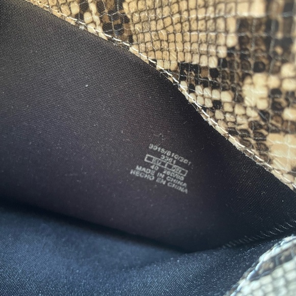 Zara Black and White Snakeskin Boots Knee‎ High Heeled Round Toe - Picture 6 of 6